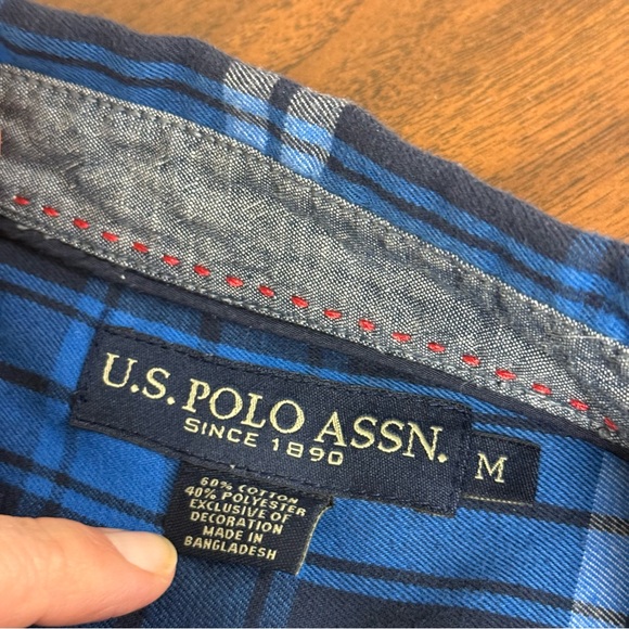 US Polo Assn. Blue Plaid Men's Flannel Button Up Shirt. Size Medium - Picture 6 of 7